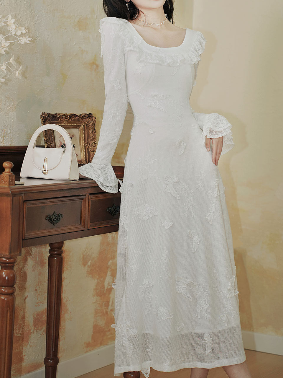 White 3D Butterfly Square Collar Long Sleeve Wedding Dress