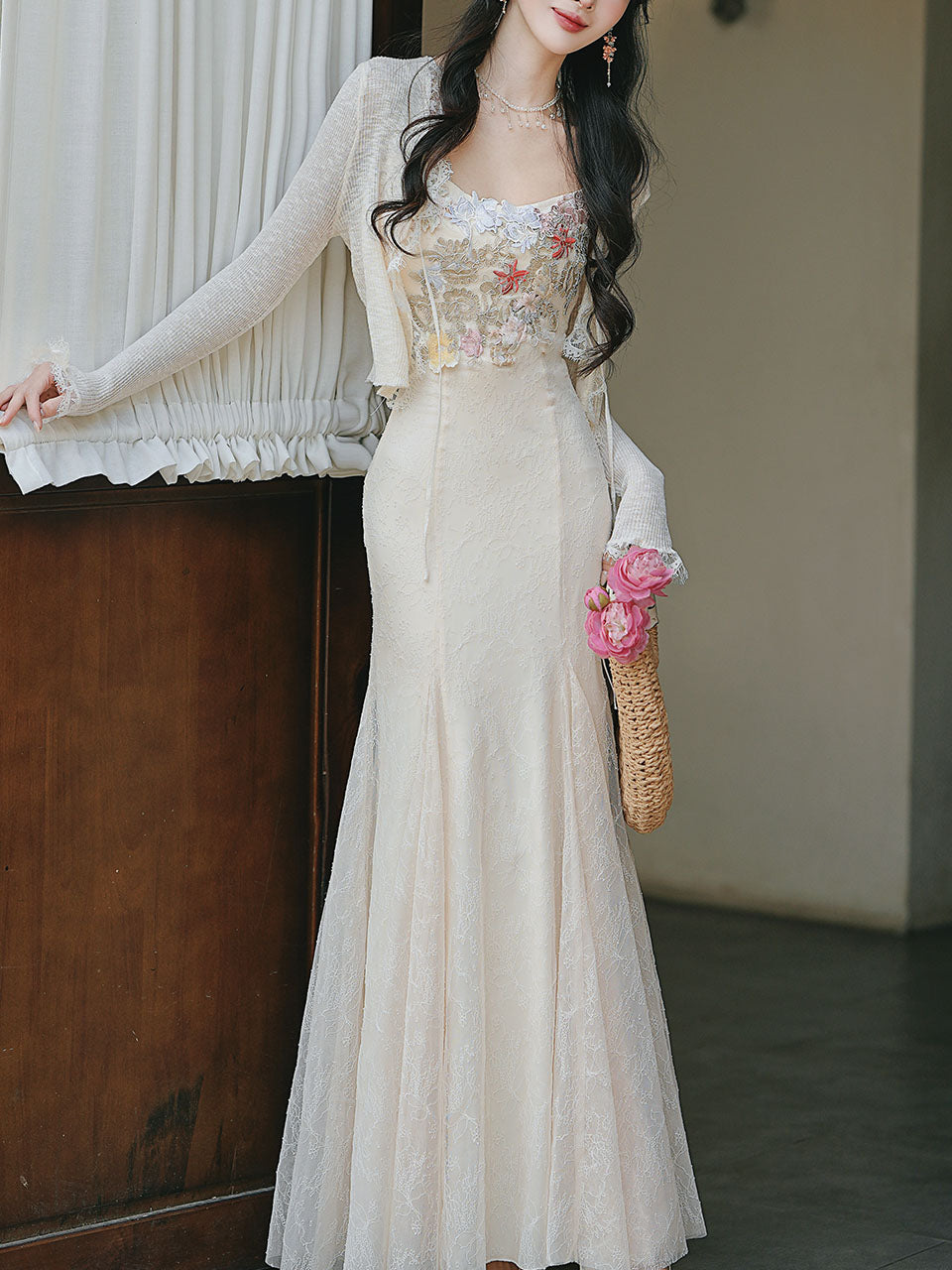 Vintage White Lace Spaghetti Strap Maxi Fish Tail Dress