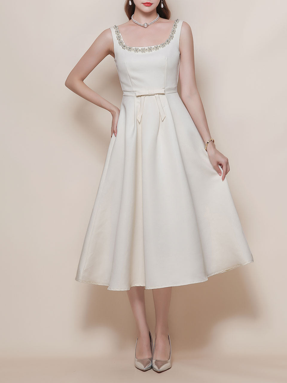 White Satin U Neck Sleeveless Classic 1950S Vintage Wedding Dress