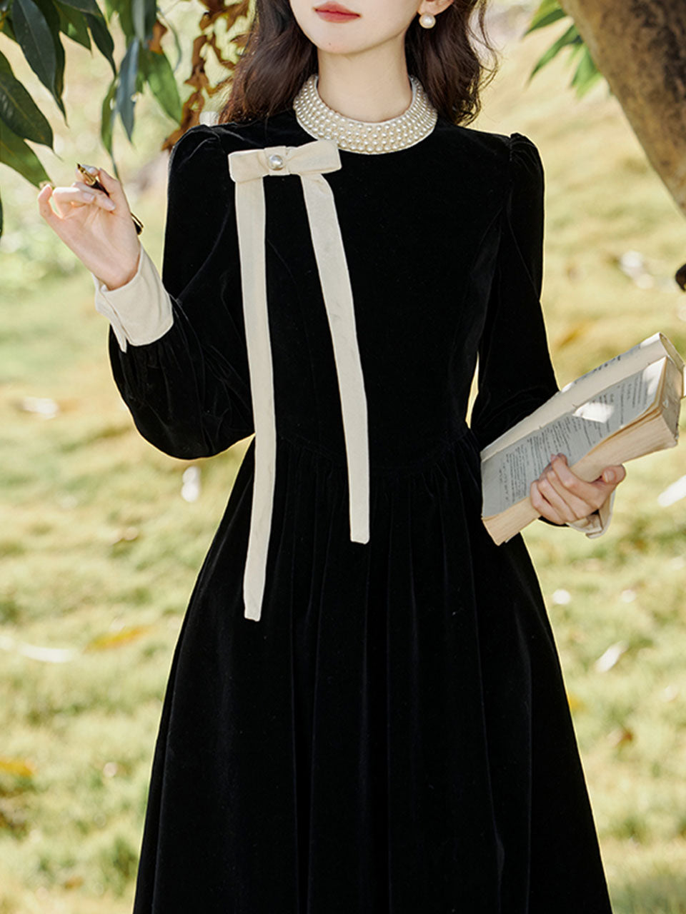 Black Pearl Collar Velvet Vintage Dress