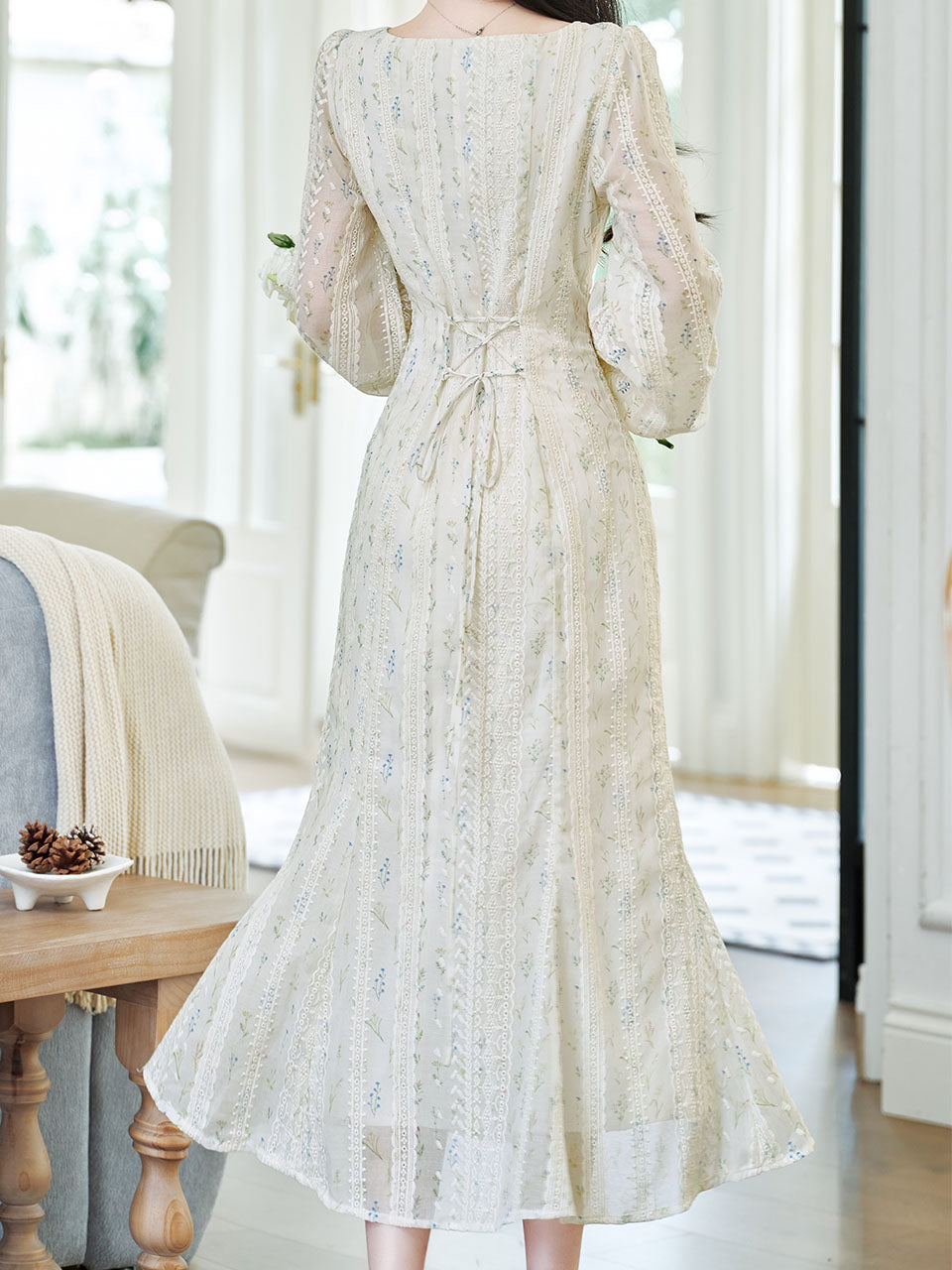 White Printed V-Neck Lace Lantern Sleeve Mermaid Dress
