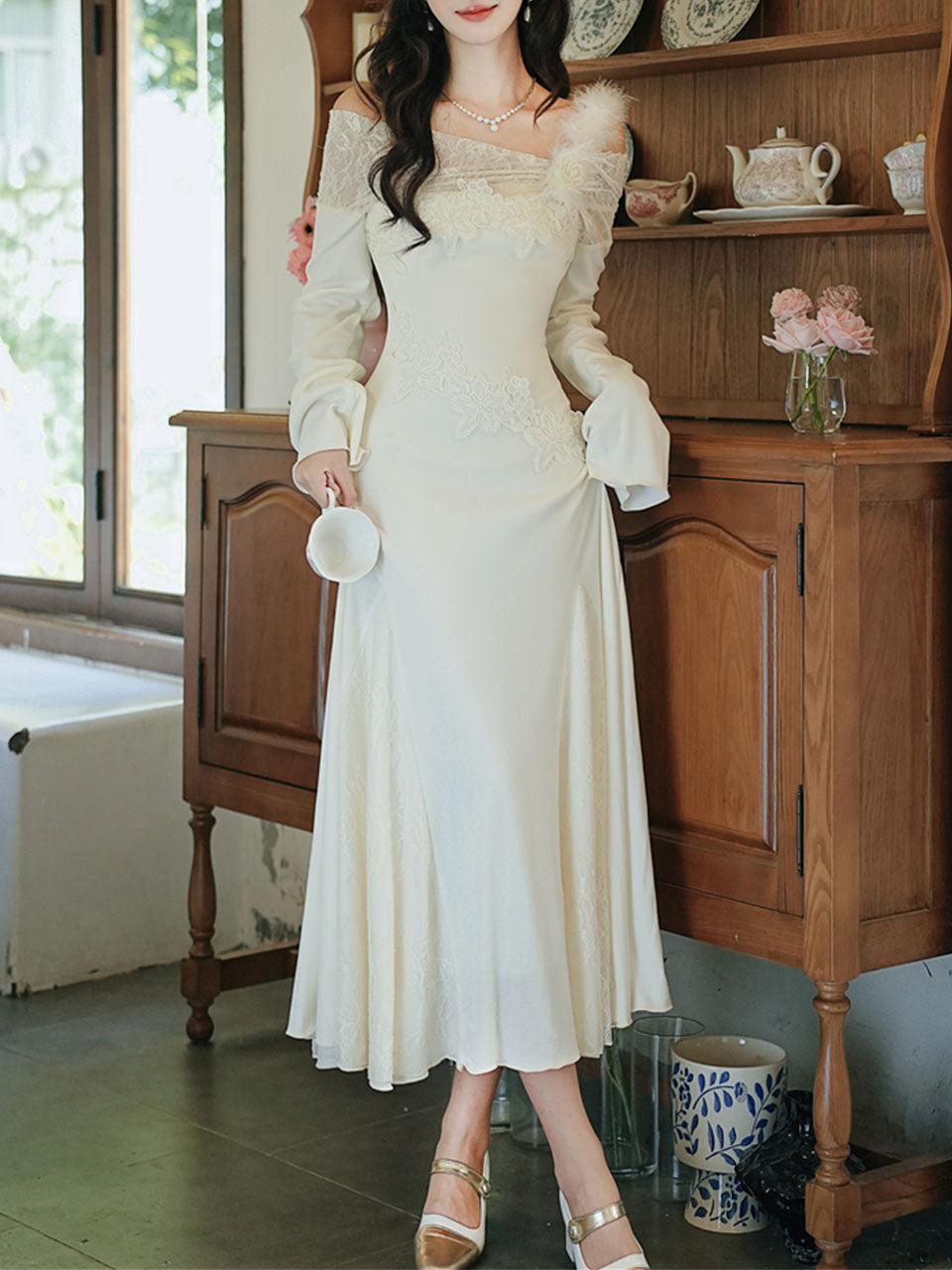 White Lace Ruffle Sleeve Sequined Fishtail Wedding Dress