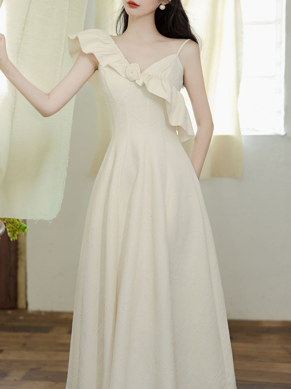 1950S Hepburn Style White Ruffles Shoulder Vintage Wedding Dress For Women