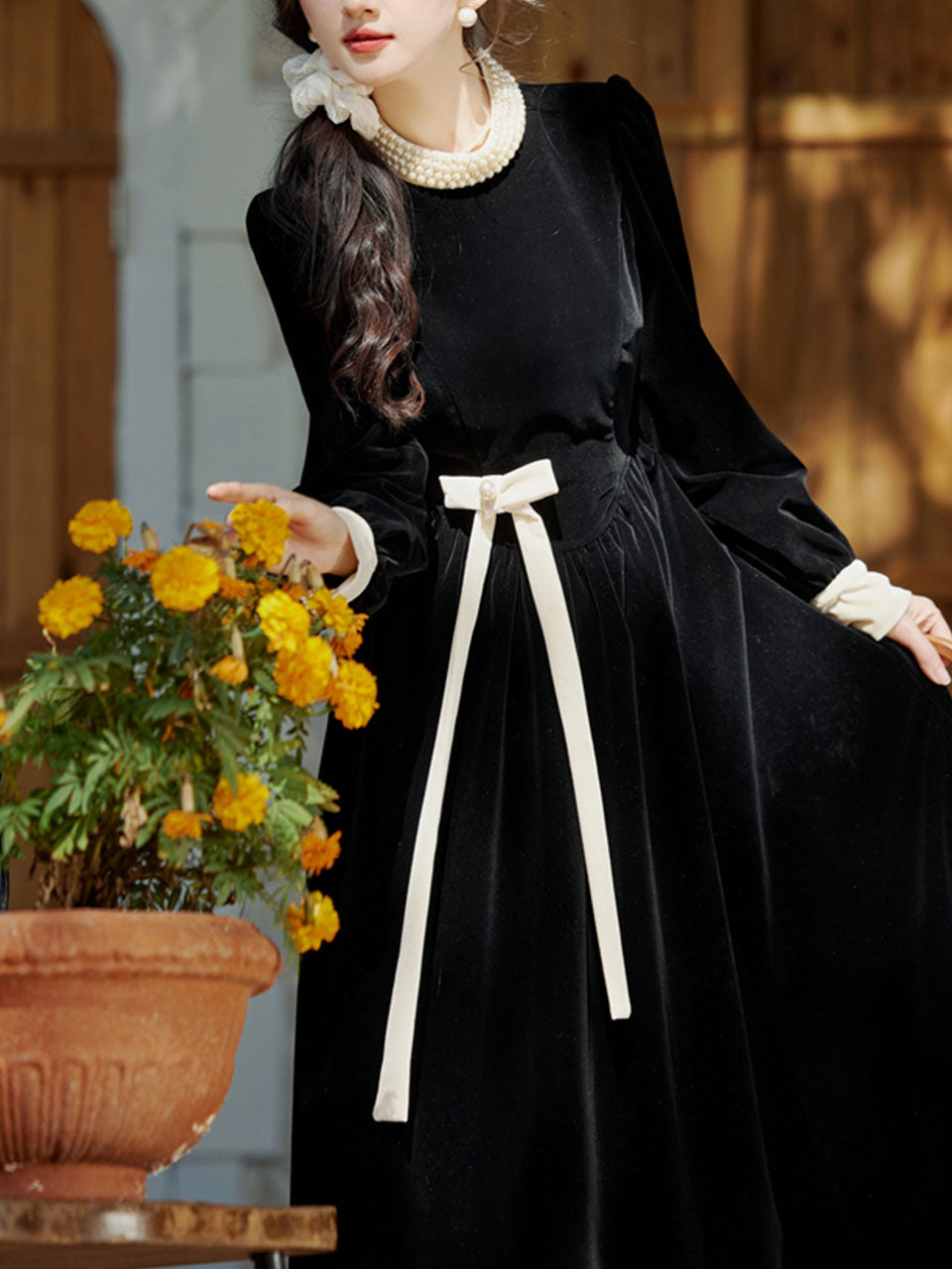 Black Pearl Collar Velvet Vintage Dress