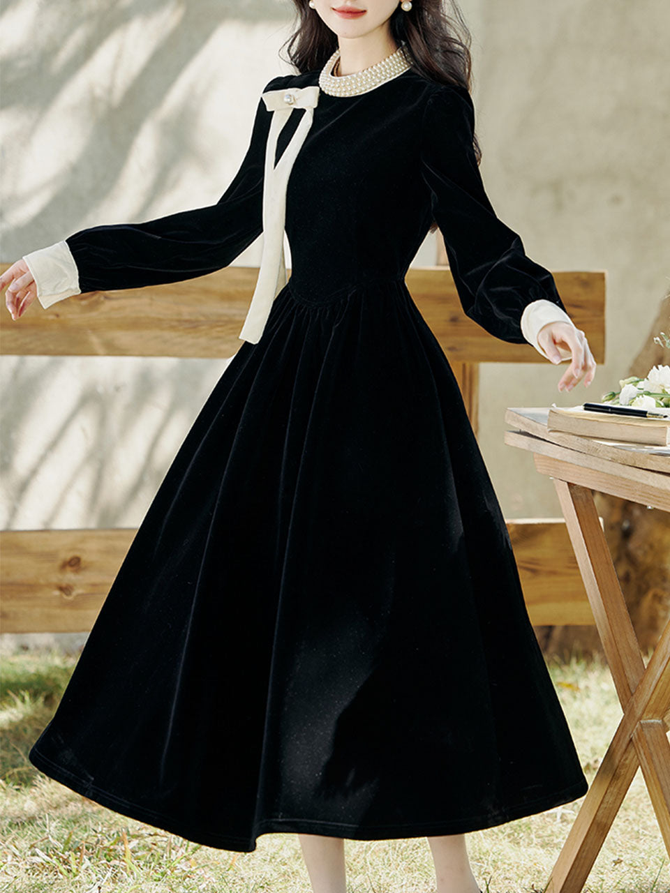 Black Pearl Collar Velvet Vintage Dress