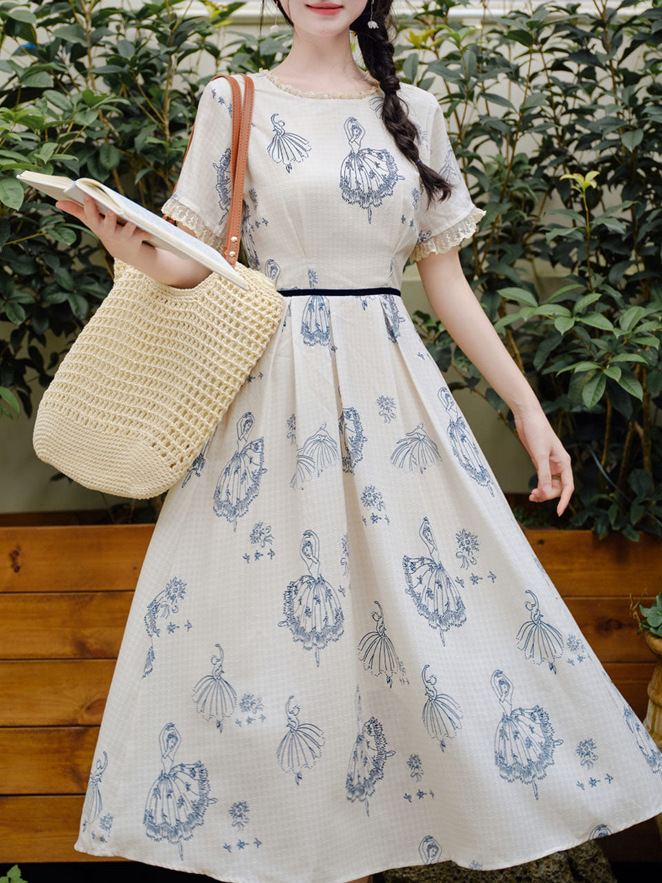 Retro Blue and White Porcelain Style Ballerina Graphic Dress Elegant Lace Flare Midi Dress for Picnic Vacation