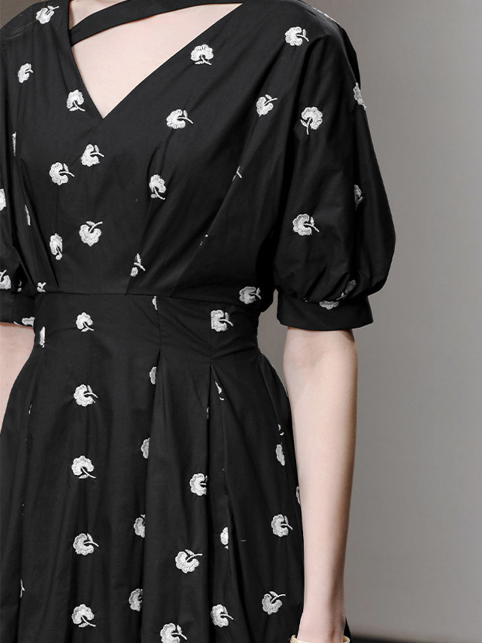 Black V Neck Balloon Sleeve Embroidered 1950S Vintage Dress