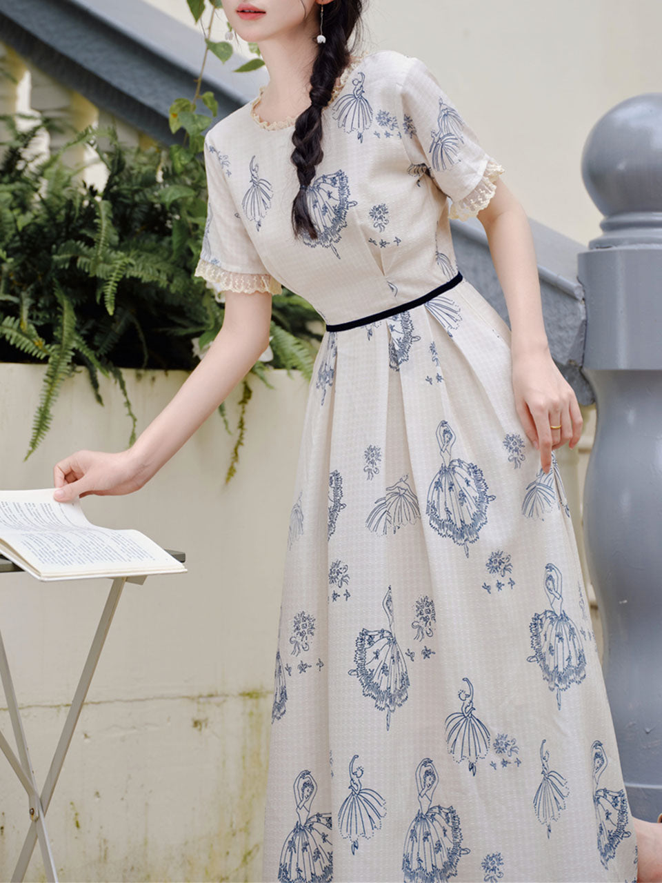 Retro Blue and White Porcelain Style Ballerina Graphic Dress Elegant Lace Flare Midi Dress for Picnic Vacation